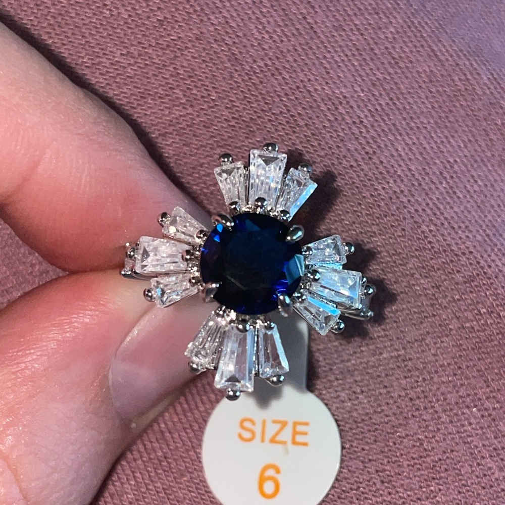 🚨FREE WITH PURCHASE!🚨 Elegant Sapphire ring (Sz 6)